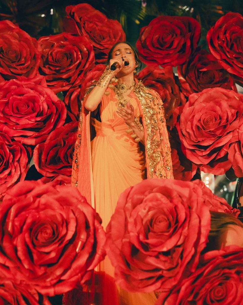 Rose Rosse Giganti per Dolce & Gabbana e Jennifer Lopez