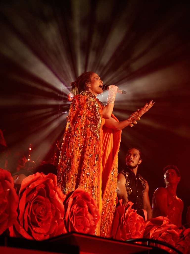 Rose Rosse Giganti per Dolce & Gabbana e Jennifer Lopez
